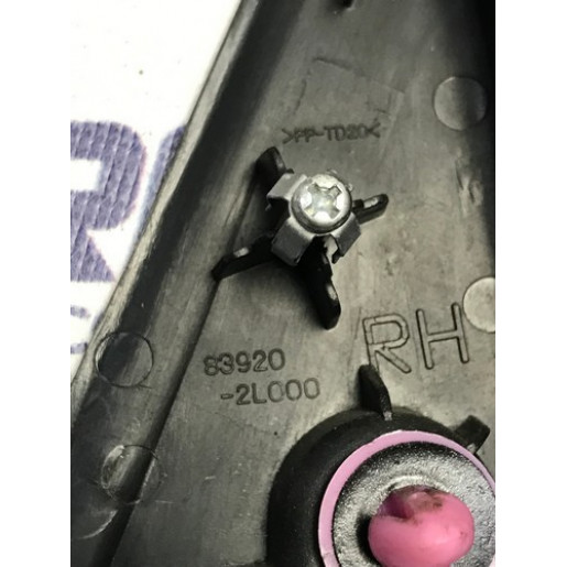 Накладка задней правой двери Hyundai i30 HB 2007-2012 839202L000